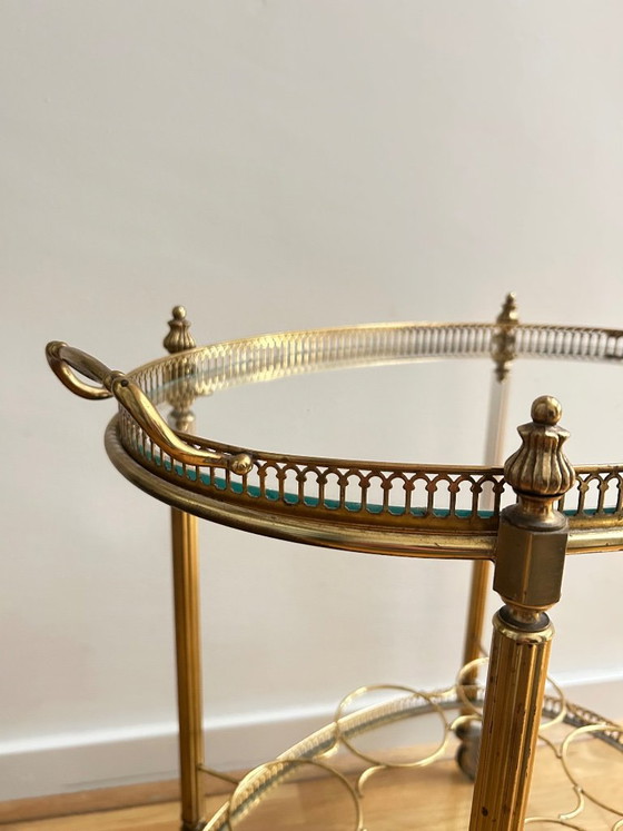 Chariot ovale en laiton / desserte de bar avec étagères en verre, années 1960 – Glass, Metal (photo 5 of 5)