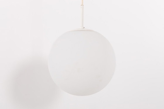 Image 1 of Grande sospensione Raak Amsterdam Globe in vetro opalino