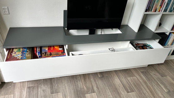 Image 1 of Parete attrezzata di design Interieurline con alzata per TV