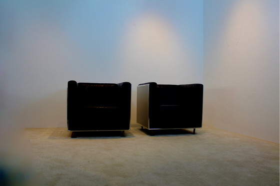 Fauteuils Matteo Grassi Soft Leather en coque d'aluminium par Kunihide Oshinomi, Cuir, Noir (photo 6 sur 10)