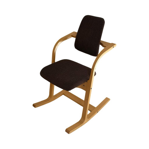 Peter Opsvik - Stokke - Actulum - Ergonomisch gevormde schommelstoel - Bruine bekleding en houten frame