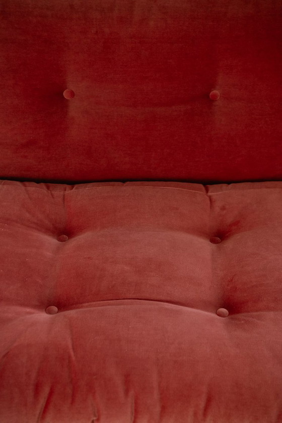 Image 1 of Chaise longue en velours cramoisi
