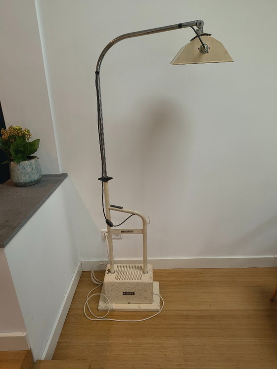 Image 1 of Due rare lampade per terapia UV Philips (1935) – Design industriale e medico