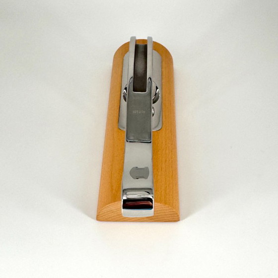 Alessi Scoiattolo Nutcracker – Andrea Branzi, 2010 | Italian Design – Decorative Objects, Metal, Wood (photo 6 of 14)