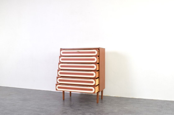 Cómoda de teca pintada a mano con estilo Op Art de mediados de siglo, década de 1960. – Wood (photo 10 of 17)