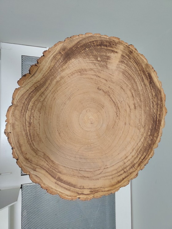 Image 1 of Mesa auxiliar única de hierro y rodaja de árbol – Estilo Pomax