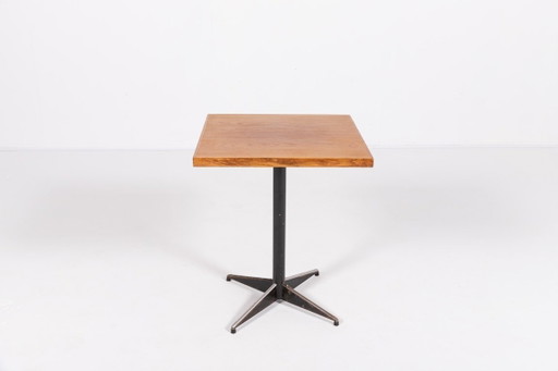 Mesa Shaker de diseño escandinavo, década de 1960.