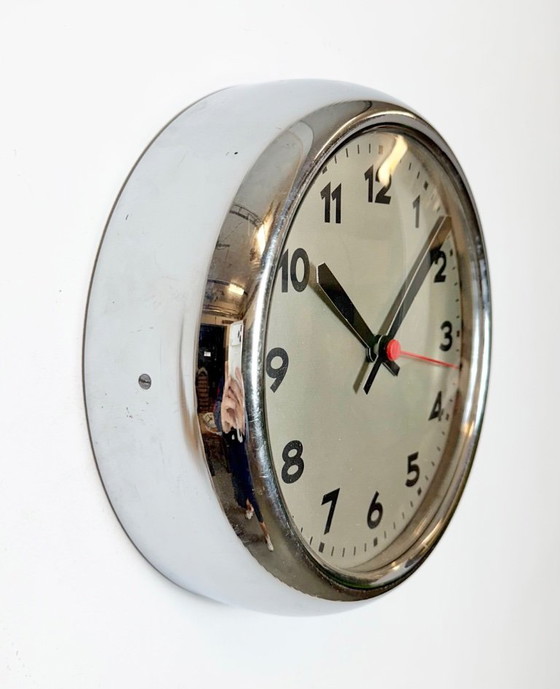 Vintage Wall Clock from PRAGUR, 1940s – Glass, Chrome (photo 4 of 19)