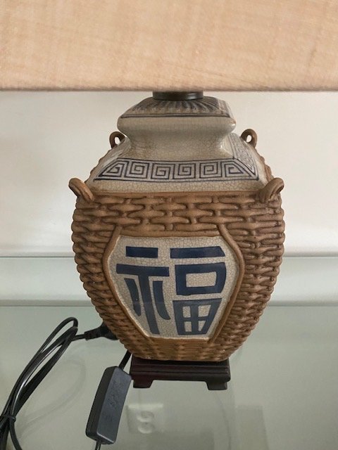 Image 1 of SET VAN 2 CHINESE TAFELLAMP VOETEN IN KERAMIEK OP HOUTEN VOET