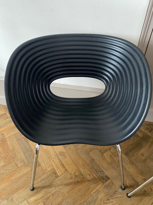 2 sillas Vitra Tom Vac negras, Ron Arad