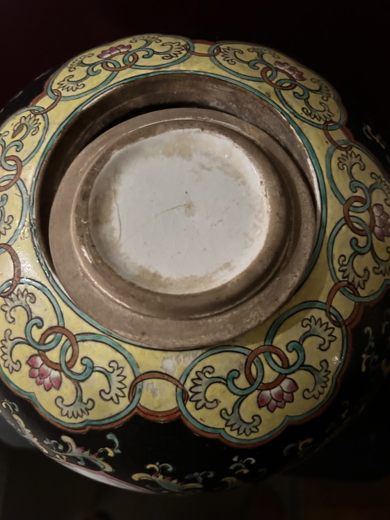 Image 1 of Grote Antieke Chinese gemberpot of vaas met Famille Noir Decor