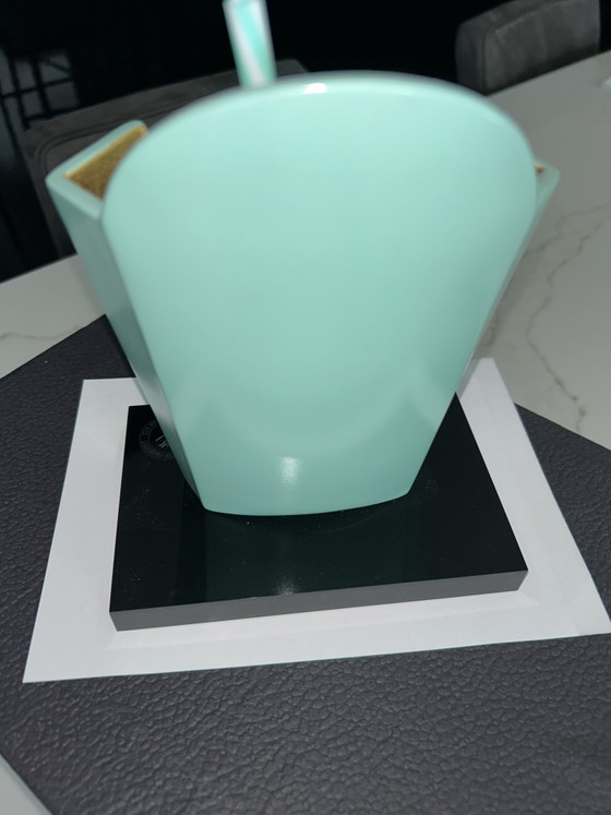 Uniek Kunstwerk XTC Artist McDonald's Caviar – Beeldhouwkunst, Plexiglass, Gold (photo 2 of 7)