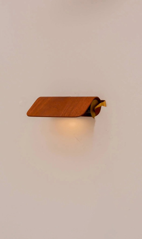 Applique vintage in teak. Design scandinavo classico di metà secolo. – Metal, Brass, Scandinavian (photo 4 of 14)