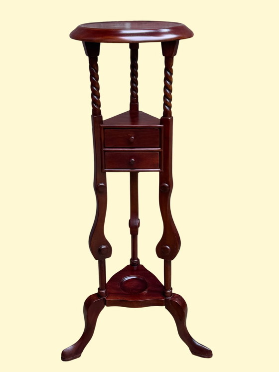 Image 1 of Table d'appoint en teck fin – une sculpture fonctionnelle