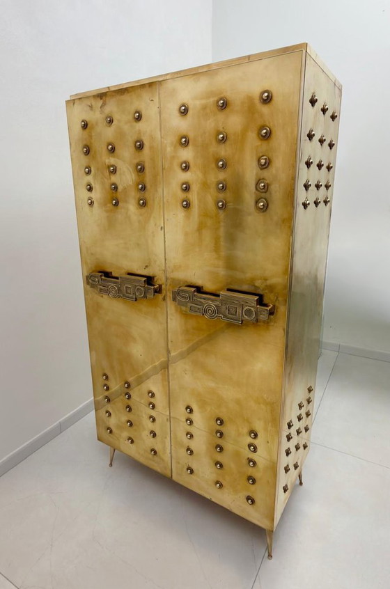 Image 1 of Mueble bar italiano de latón con tiradores esculturales de latón fundido.