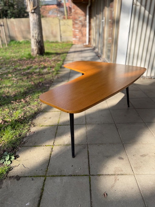 Couchtisch aus der Mitte des Jahrhunderts in Bumerangform