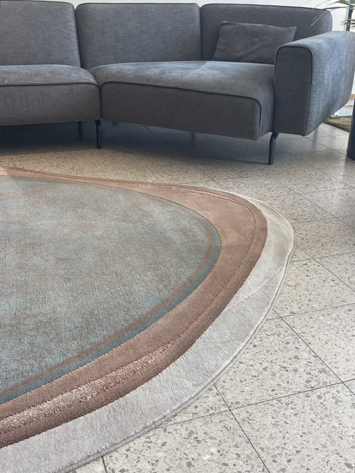 Leolux Pode Shallow carpet Azur