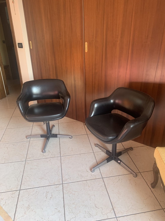 Image 1 of Pair of Executive Model 71 armchairs by Eero Saarinen (1950), an iconic Italian production licensed by Knoll.
