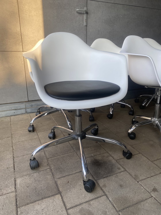 Image 1 of 6 DAR kuipstoelen 