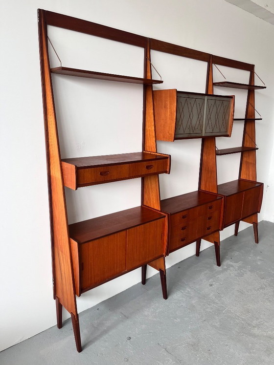 Image 1 of Librería modular escandinava «Panto», Noruega, década de 1960, teca de mediados de siglo.