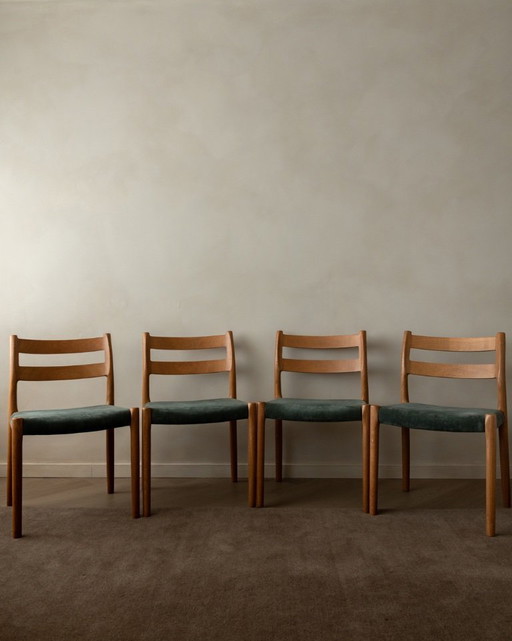 Sedie da pranzo modello 84 vintage in quercia di Niels Otto Møller per J.L. Møllers Møbelfabrik, Danimarca, anni '60, set di 4