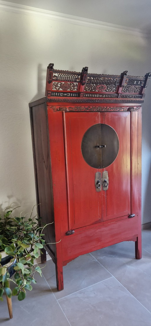 Antique Chinese bridal cabinet - Unique specimen