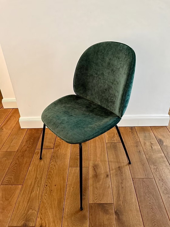 Image 1 of GUBI - "Sedia da pranzo Beetle", completamente imbottita