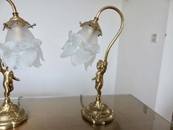 Image 1 of coppia di lampade art nouveau "cherubini" in bronzo e vetro satinato
