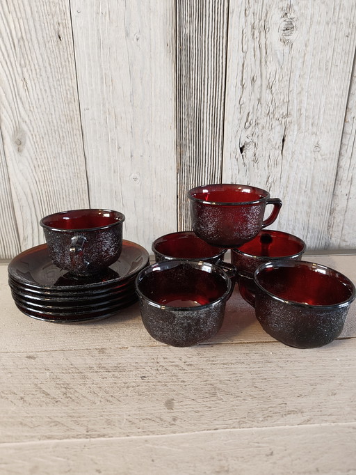 6 tasses et soucoupes vintage Arcopal Arcoroc Siera rouges