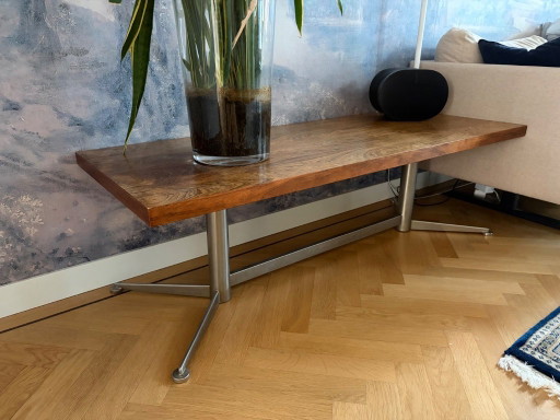 Mooie houten salontafel met stalen poten