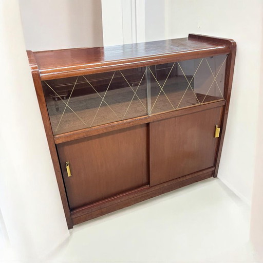 Mid Century Bar/ Armoire à médias/ Sideboard dans les années 1950 en Allemagne fabriqué en noyer dans un état vintage