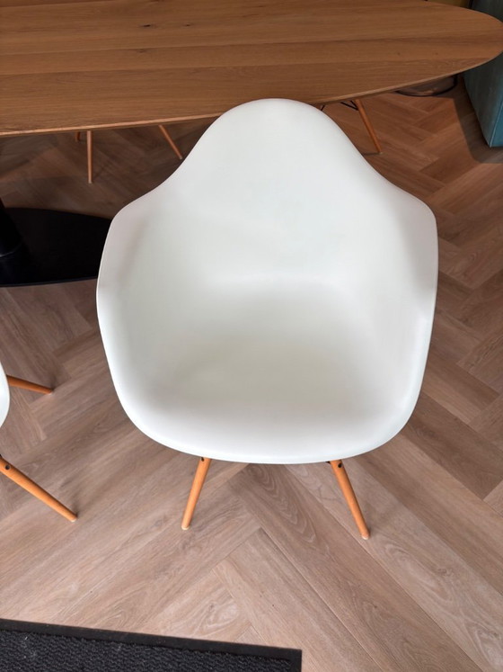 Image 1 of 6 chaises Vitra DAW blanches