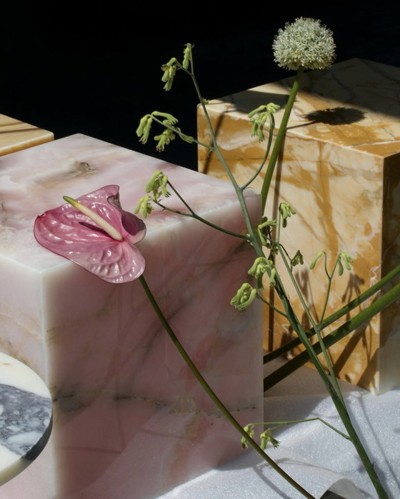 Image 1 of Cubo de ónix rosa