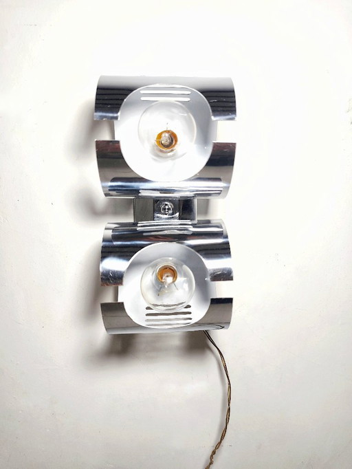 Metalen wandlamp. Spanje, jaren 1970.