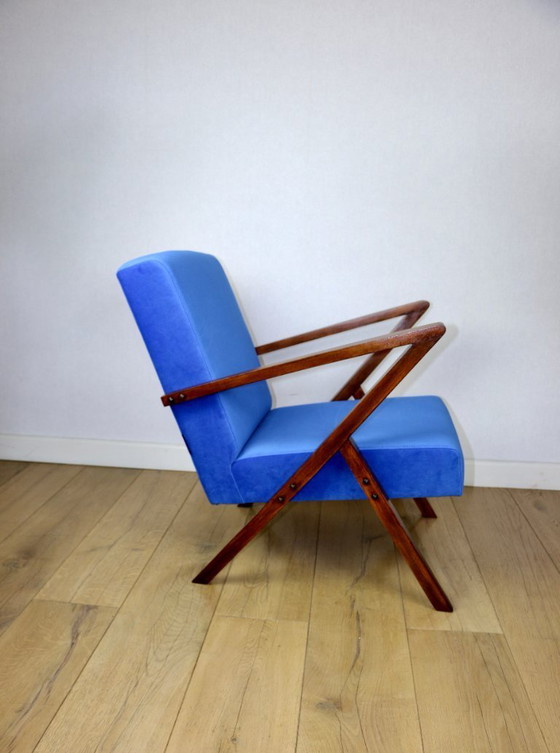 Image 1 of Fauteuil vintage style loft en velours bleuet Jade - rénovation de fauteuil