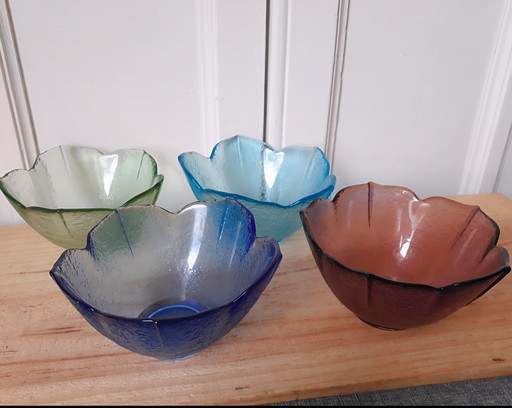 Set Van 4 Prachtige Gekleurde Sixties Schaaltjes in Bloemvorm, Matte Afwerking