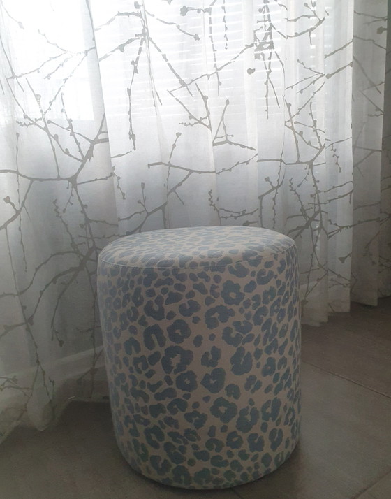 Image 1 of Design authentique - Pouf rond sur mesure - Tissu Hodsoll McKenzie « Ocelot » de Zimmer + Rohde