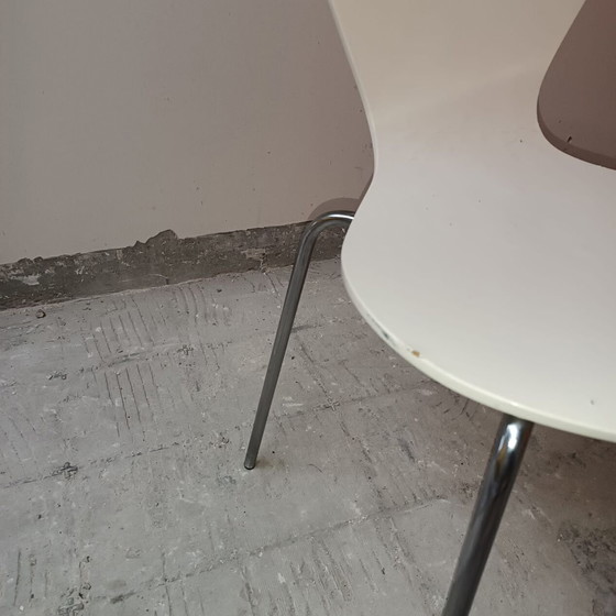 Image 1 of Página 1 de 18 Juego de 4 sillas Keith Haring de Arne Jacobsen para Fritz Hansen