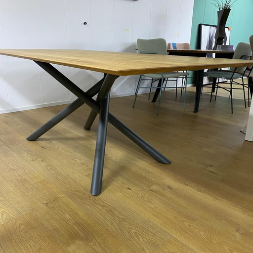Maas – Bert Plantagie, eettafels (photo 2 of 5)