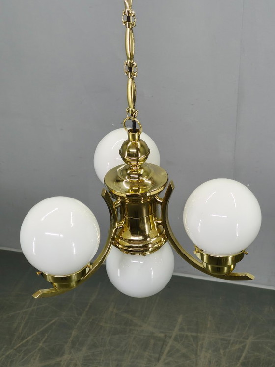 Image 1 of Lustre Art Déco tchèque des années 1930 en laiton avec globes en verre opalin