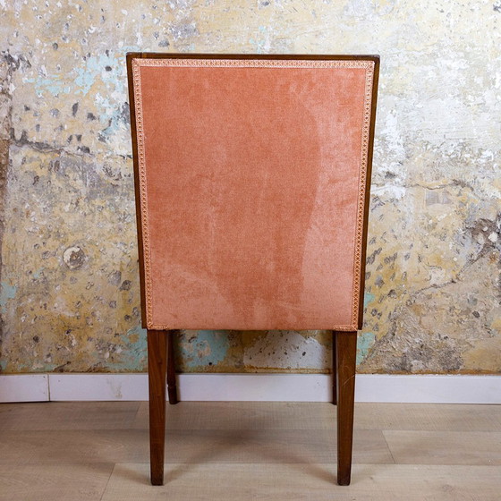 Image 1 of Silla española de nogal con asiento de terciopelo rosa, años 40