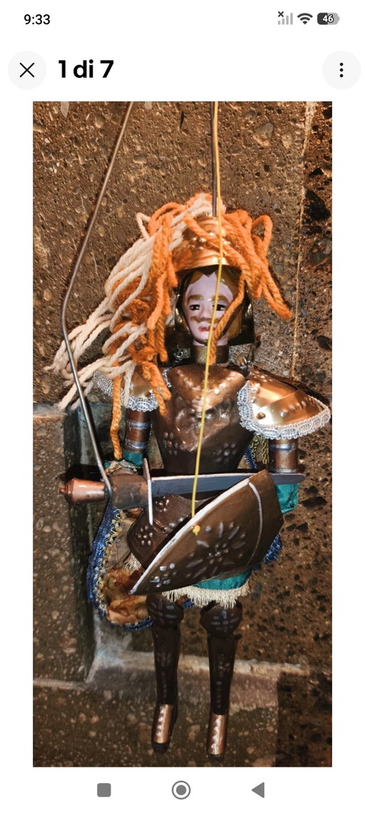 Marionnette vintage, 40 cm, armure en laiton, pour cérémonie d'honneur – decoratieve objecten, Metal, Textile