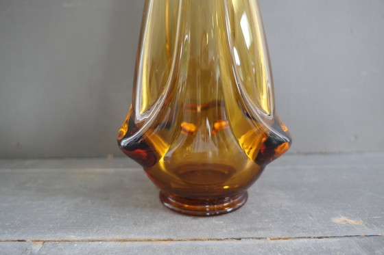 Image 1 of Grand vase vintage en verre ambré
