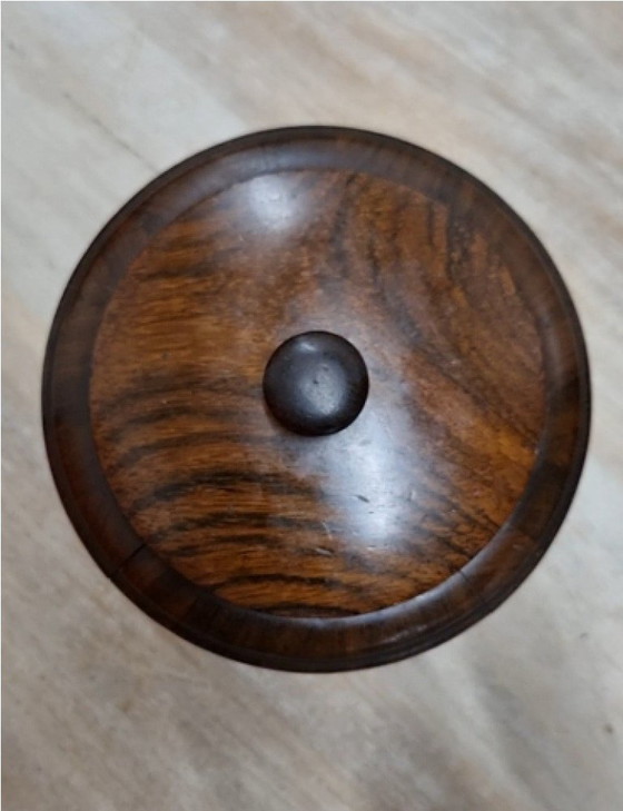Vaso da tabacco o spargipolvere antico in legno — Circa 1780–1850 – Oggetti decorativi, Metal, Wood (photo 5 of 6)