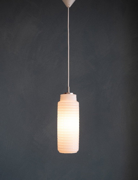 Image 1 of Lampada a sospensione cilindrica in vetro opalino di Peill & Putzler