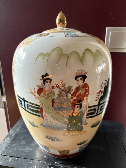Beautiful Chinese Porcelain Vase With Lid – vazen (photo 2 of 12)