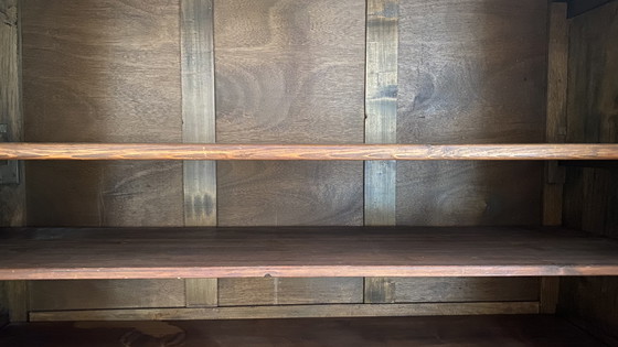 Image 1 of Magnifique armoire antique élégante avec beaucoup d'espace de rangement et 3 tiroirs