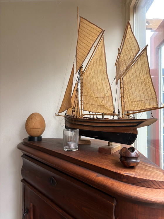 Maquette de bateau ancienne détaillée – Objets déco, Métal, Textile (photo 5 of 5)