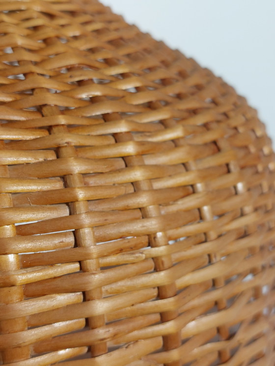 Image 1 of Vintage lampenkap van rotan in mandvorm uit het midden van de 20e eeuw, jaren 70.