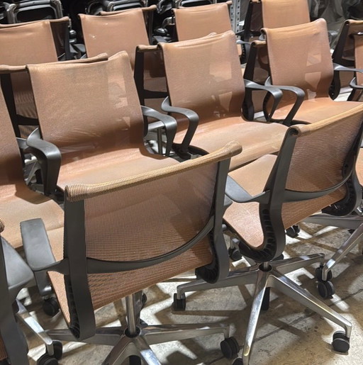 Chaise Setu de Herman Miller – Mangue (Remise à neuf)